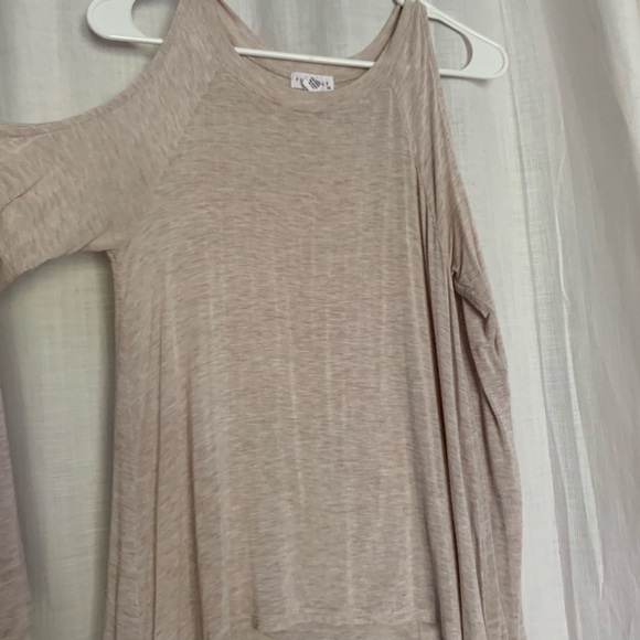 Open Shoulder Long Sleeve - Picture 2 of 4